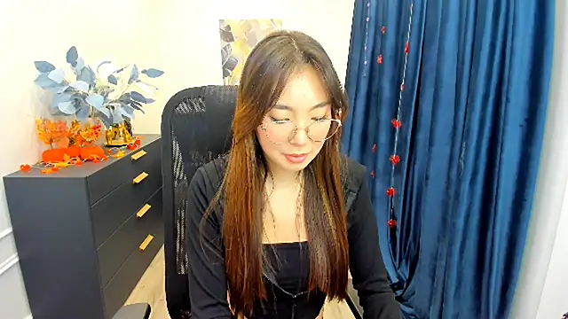 AnnaReyla online show from 2, 11, 2025