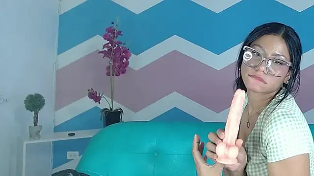 miss honey01 online show from 25, 1, 2025