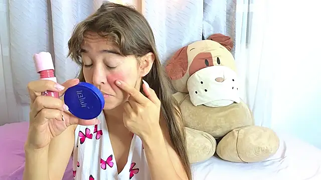 Snapshot of SERAFINA_ chatting on 9, 10, 2025 SERAFINA  online show from 9, 10, 2025