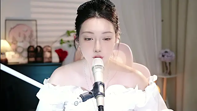 Dou-Dou-er online show from 13, 10, 2025