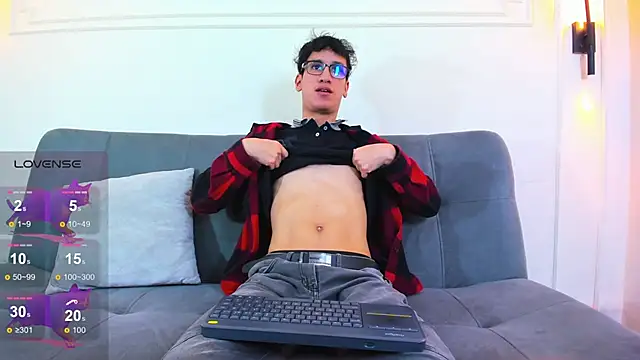 Snapshot of Cum_hunters chatting on 6, 3, 2026 Cum hunters online show from 6, 3, 2026