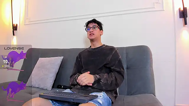 Snapshot of Cum_hunters chatting on 12, 3, 2026 Cum hunters online show from 12, 3, 2026