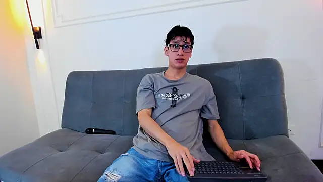 Snapshot of Cum_hunters chatting on 29, 3, 2026 Cum hunters online show from 29, 3, 2026