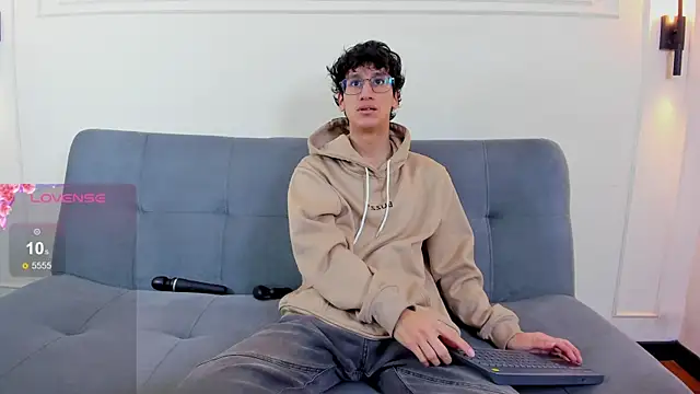 Snapshot of Cum_hunters chatting on 20, 6, 2026 Cum hunters online show from 20, 6, 2026