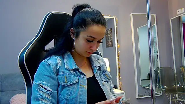 Snapshot of Eva_Lovvia_ chatting on 4, 3, 2025 Eva Lovvia  online show from 4, 3, 2025