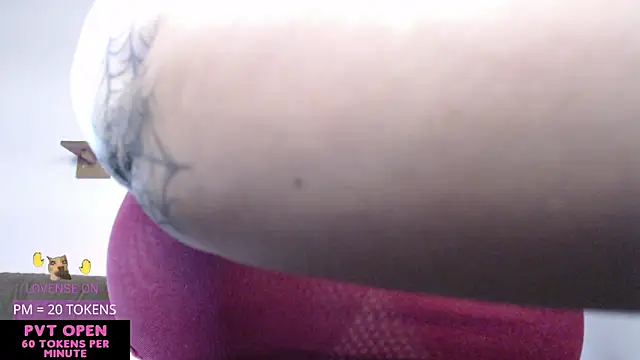 Snapshot of crystalll_room chatting on 27, 5, 2026 crystalll room online show from 27, 5, 2026