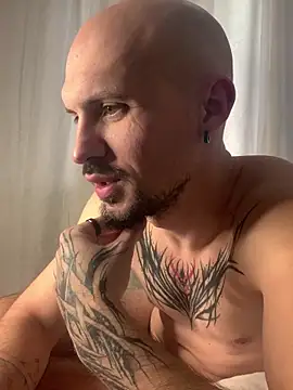 Snapshot of AssHunter4k chatting on 1, 2, 2025 AssHunter4k online show from 1, 2, 2025