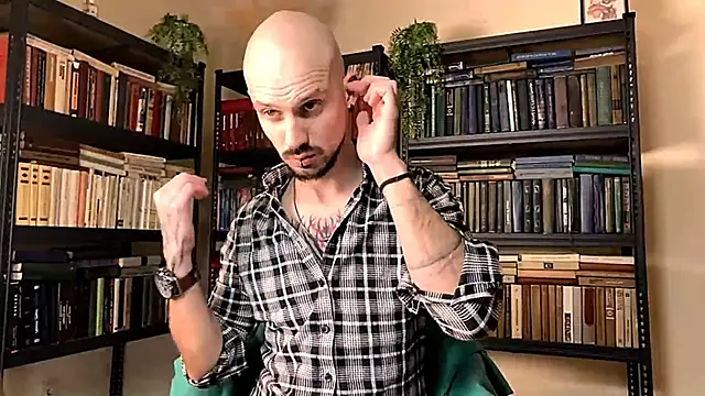 Snapshot of AssHunter4k chatting on 10, 2, 2025 AssHunter4k online show from 10, 2, 2025