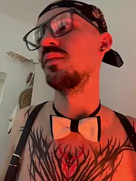 Snapshot of AssHunter4k chatting on 7, 3, 2025 AssHunter4k online show from 7, 3, 2025
