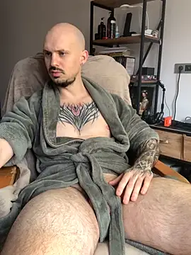 AssHunter4k online show from 2, 12, 2025