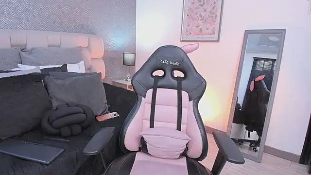 Snapshot of ah_mara_ chatting on 10, 11, 2025 ah mara online show from 10, 11, 2025