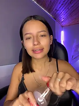Snapshot of Sofia18_pinkk chatting on 22, 5, 2026 Sofia18 pinkk online show from 22, 5, 2026