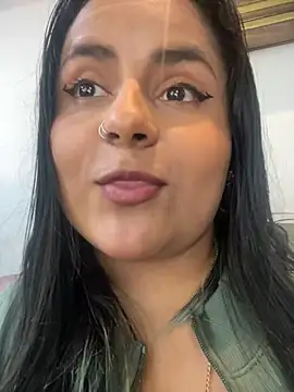 VanneCute1 online show from 10, 2, 2025