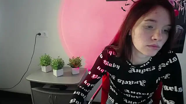 Snapshot of Liana_Ray chatting on 19, 2, 2025 Liana Ray online show from 19, 2, 2025