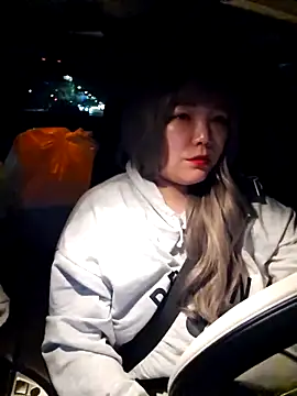 lunahong28 online show from 4, 3, 2025