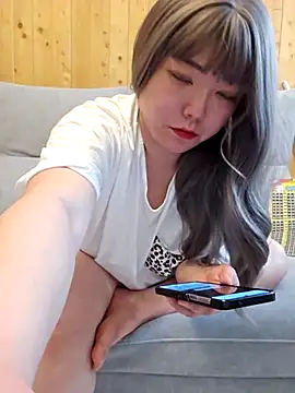 lunahong28 online show from 5, 3, 2025
