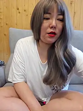 lunahong28 online show from 9, 3, 2025