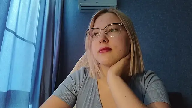 Snapshot of HotBrandyX chatting on 18, 10, 2025 HotBrandyX online show from 18, 10, 2025