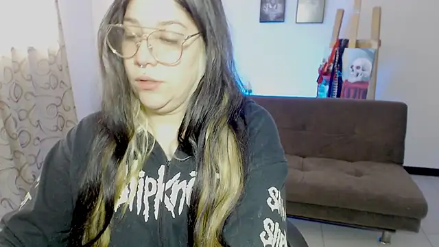 Snapshot of sharonnleon chatting on 7, 11, 2025 sharonnleon online show from 7, 11, 2025