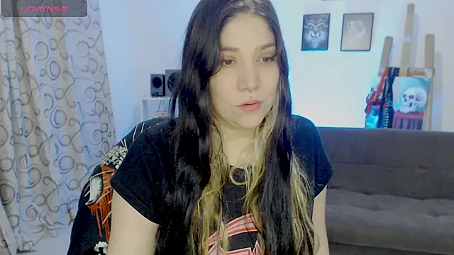 Snapshot of sharonnleon chatting on 8, 11, 2025 sharonnleon online show from 8, 11, 2025