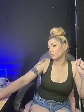 viktoria davis  online show from 22, 11, 2025