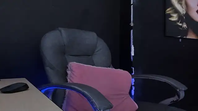 Snapshot of viktoria_davis_ chatting on 24, 2, 2026 viktoria davis online show from 24, 2, 2026