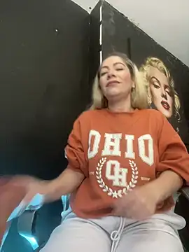 Snapshot of viktoria_davis_ chatting on 4, 3, 2026 viktoria davis online show from 4, 3, 2026