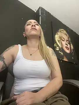 Snapshot of viktoria_davis_ chatting on 7, 3, 2026 viktoria davis online show from 7, 3, 2026