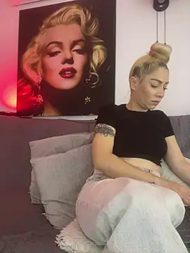 viktoria davis  online show from 20, 6, 2026