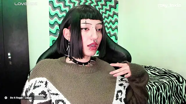 Snapshot of roxy_toxic chatting on 18, 3, 2025 roxy toxic online show from 18, 3, 2025
