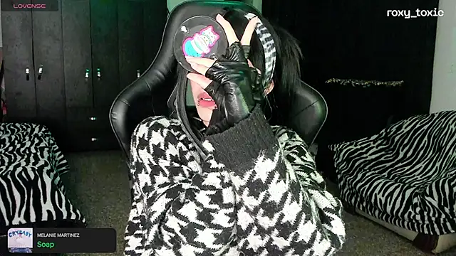 Snapshot of roxy_toxic chatting on 20, 9, 2025 roxy toxic online show from 20, 9, 2025