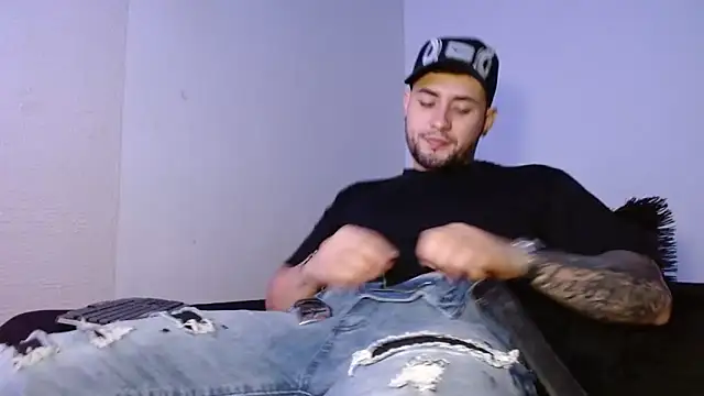 Snapshot of Lliam_2 chatting on 5, 10, 2025 Lliam 2 online show from 5, 10, 2025