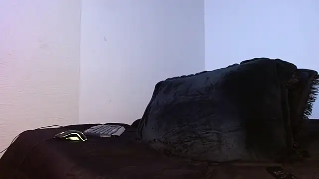 Snapshot of Lliam_2 chatting on 17, 10, 2025 Lliam 2 online show from 17, 10, 2025