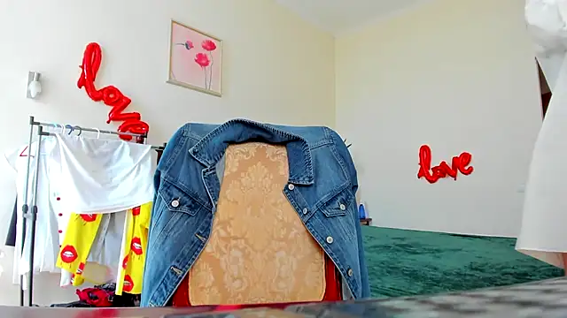 Tianiaa online show from 13, 9, 2025