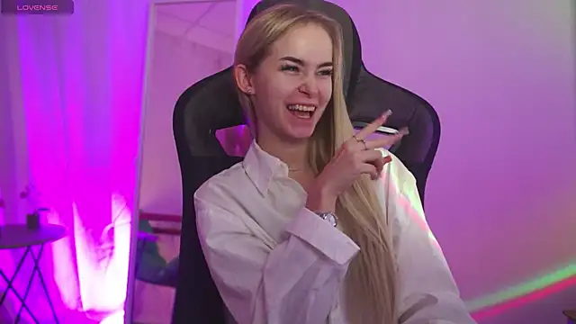 DakotaaJohnnson online show from 28, 10, 2025