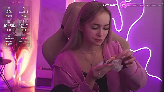 DakotaaJohnnson online show from 13, 11, 2025