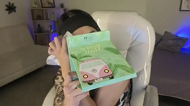 Nicole Foxx  online show from 12, 10, 2025