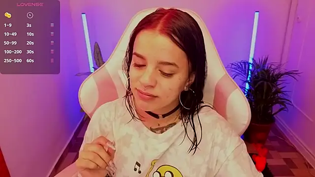 Nicole Foxx  online show from 11, 5, 2026