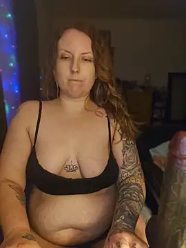 TattedMamaXOXO online show from 25, 6, 2026
