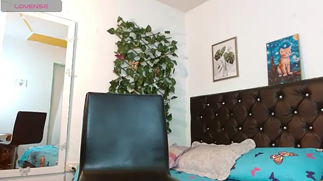 Snapshot of SophiaJohnson_17 chatting on 3, 11, 2025 SophiaJohnson 17 online show from 3, 11, 2025