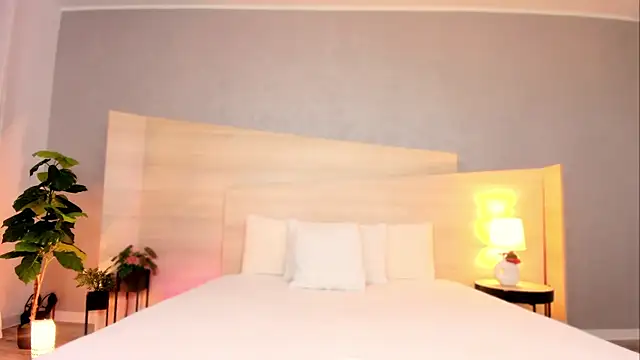 EllaWhiteX online show from 23, 6, 2026