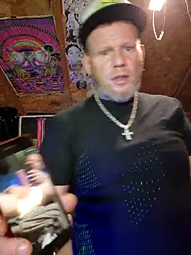 johnnybigcock83 online show from 5, 3, 2025