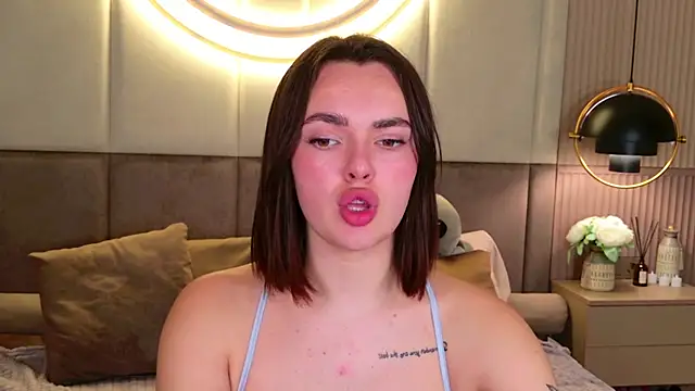 LauraBrigs online show from 26, 1, 2025