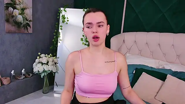 LauraBrigs online show from 27, 1, 2025