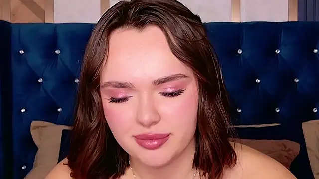 LauraBrigs online show from 8, 2, 2025