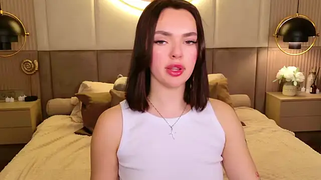 LauraBrigs online show from 10, 3, 2025