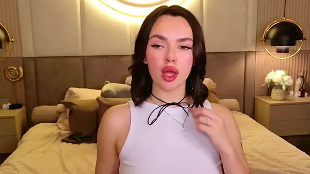 LauraBrigs online show from 10, 3, 2025