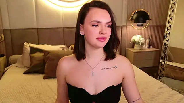 LauraBrigs online show from 11, 3, 2025