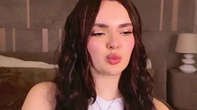 LauraBrigs online show from 14, 3, 2025