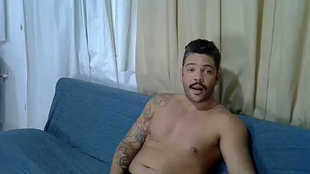 Snapshot of grossocalibre20 chatting on 13, 10, 2025 grossocalibre20 online show from 13, 10, 2025